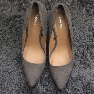 Pointed grey wedge pumps